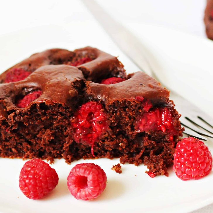 Low Carb Keto Raspberry Chocolate Cake | Lazy Girl Blog