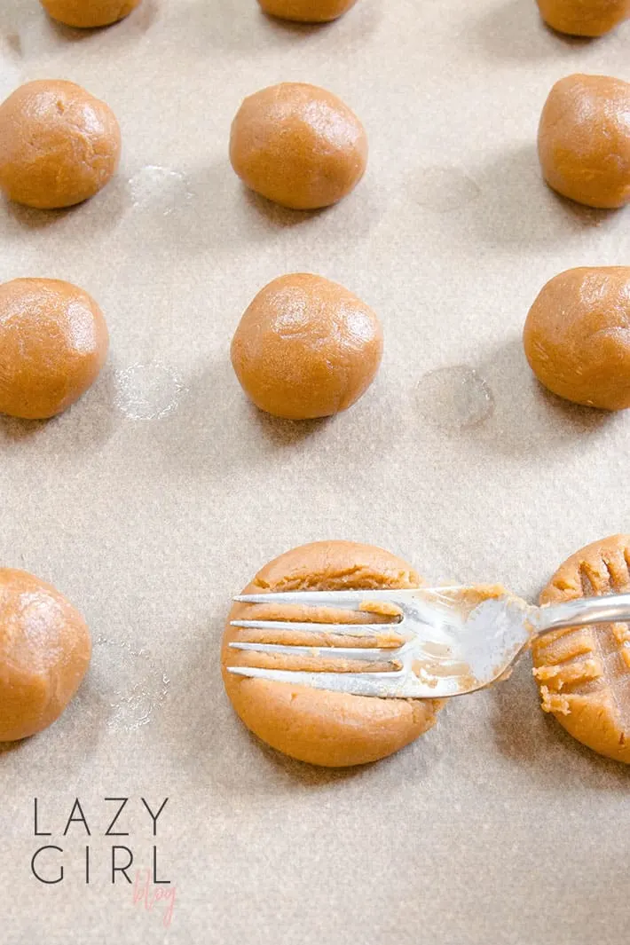 Easy Keto Peanut Butter Cookies