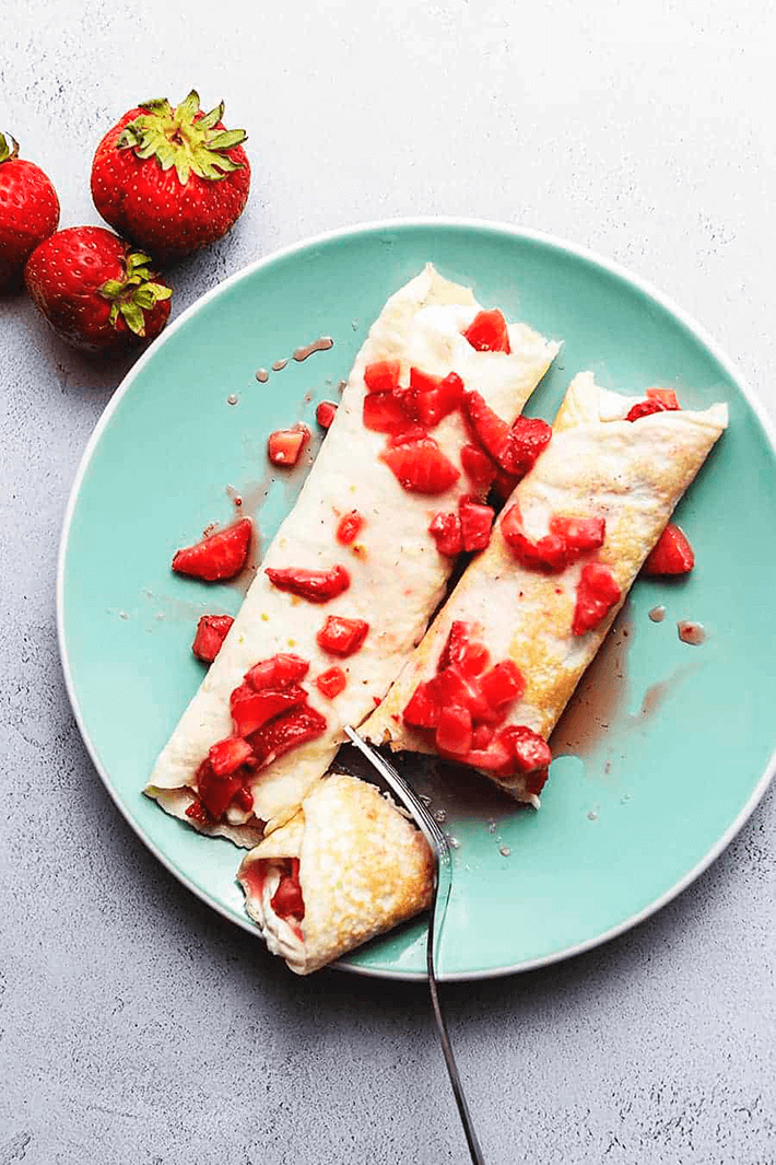 strawberry cream cheese stuffed crepes