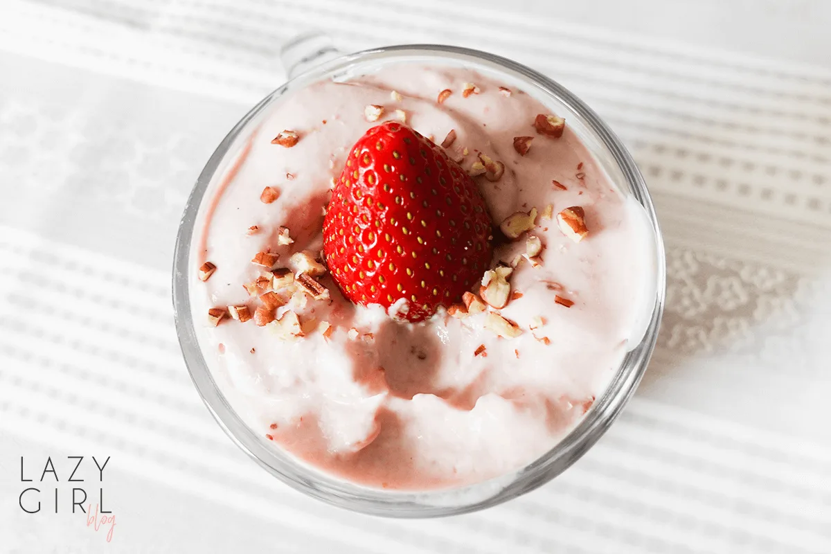 4 ingredients Keto Strawberry Mousse.