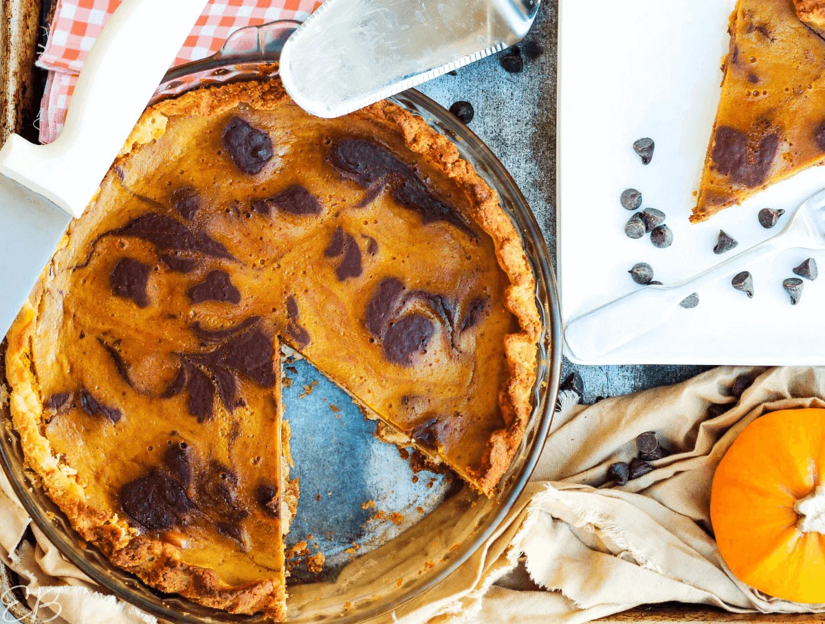 Keto Chocolate-Swirled Pumpkin Pie recipe.