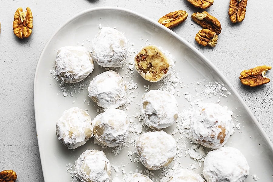 Keto Snowball Christmas Cookies.